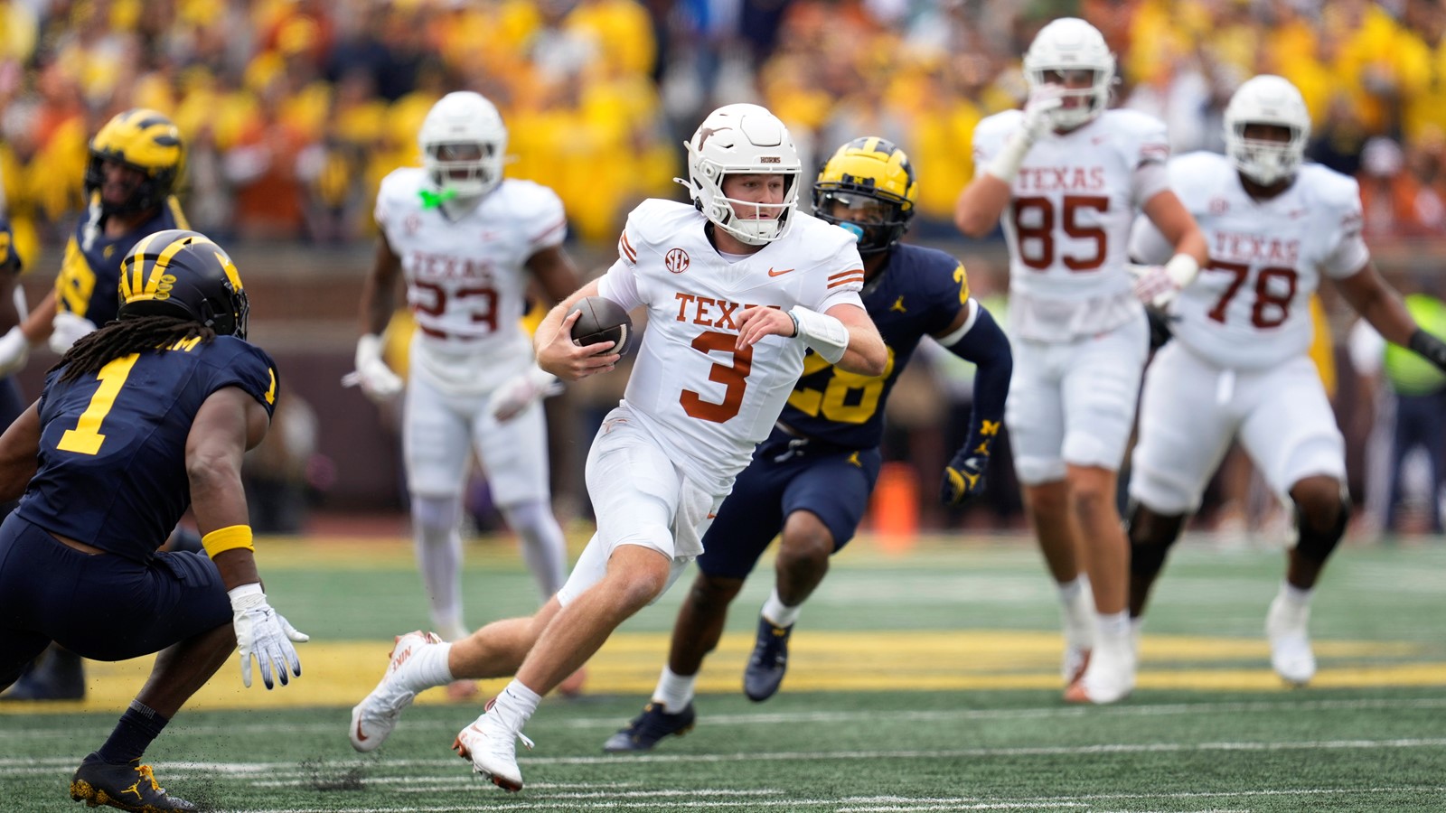 Texas_Michigan_Football_83150--648b3#2_1083594974.jpg