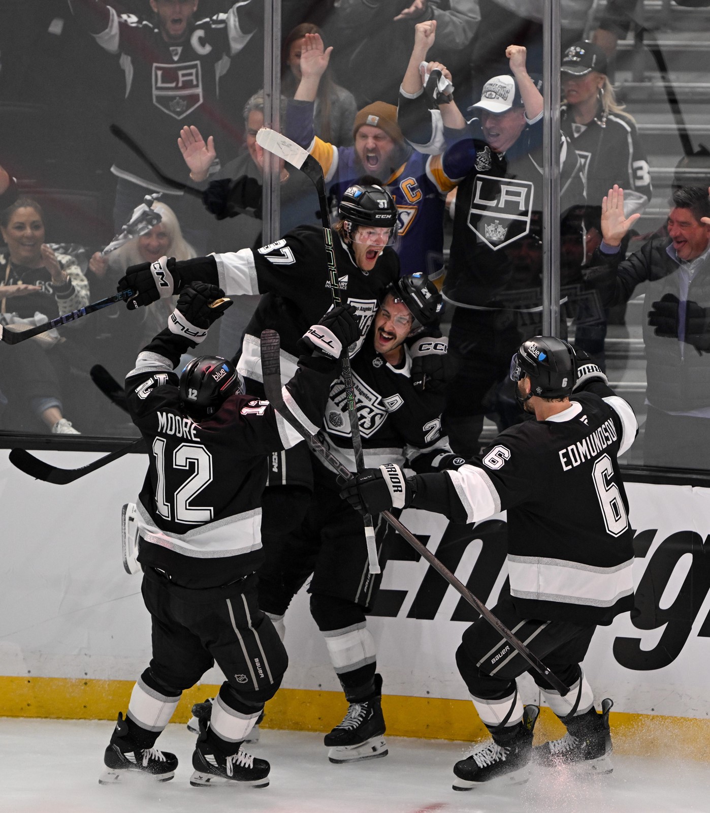 0421_NWS_LDN-L-KINGS-0422-DC-15_1092237318.jpg