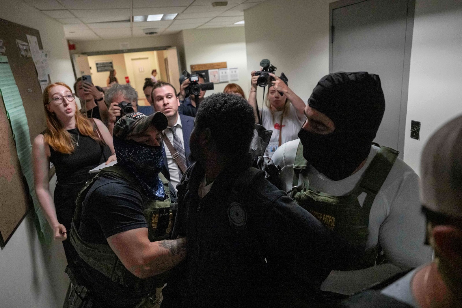 Immigration_Arrests_New_York_34465--650dc_1095395693.jpg