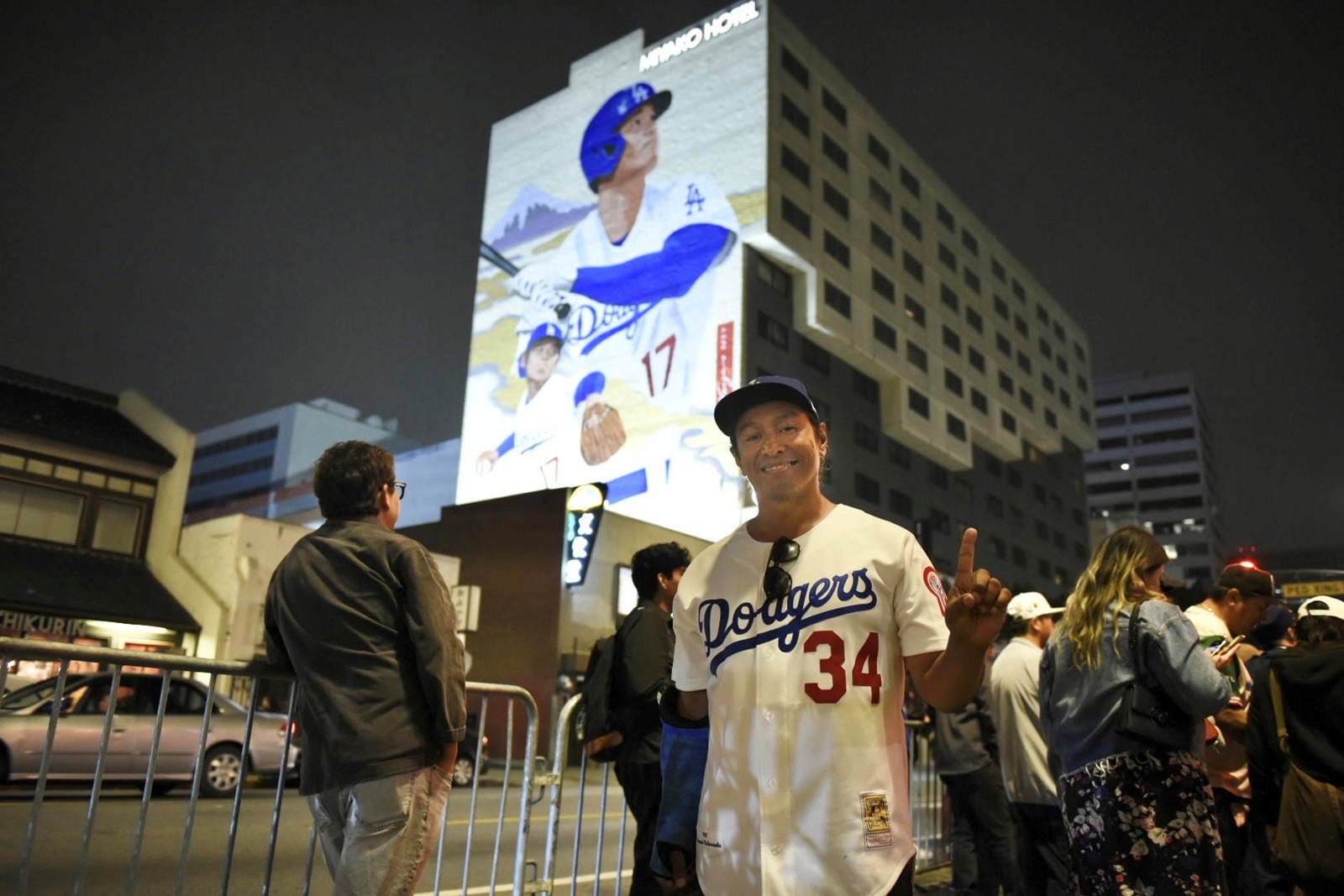 dodgers-mural-1_1099431980.jpg