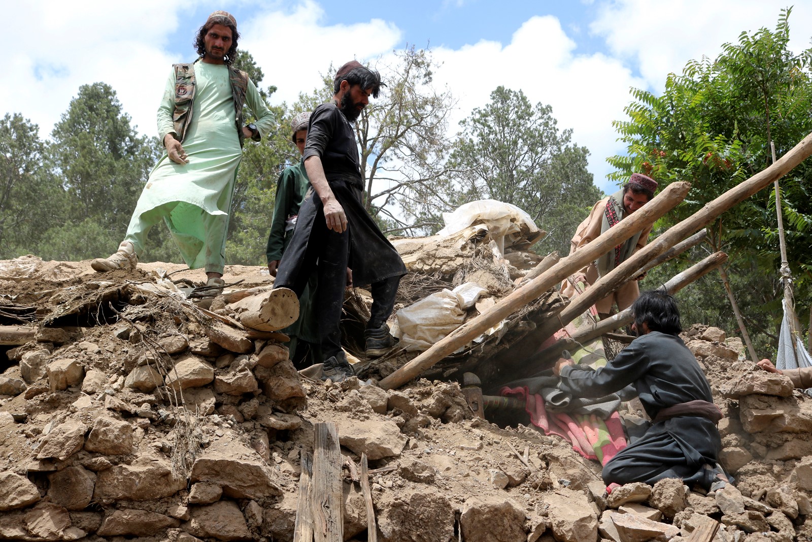 Afghanistan_Earthquake_13815.jpg-8a361_1054098363.jpg