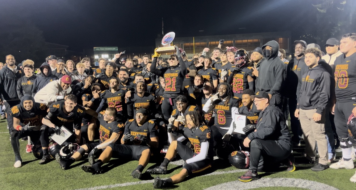 ETS-L-CRFOOTBALL-1208-01_1087362409.jpg