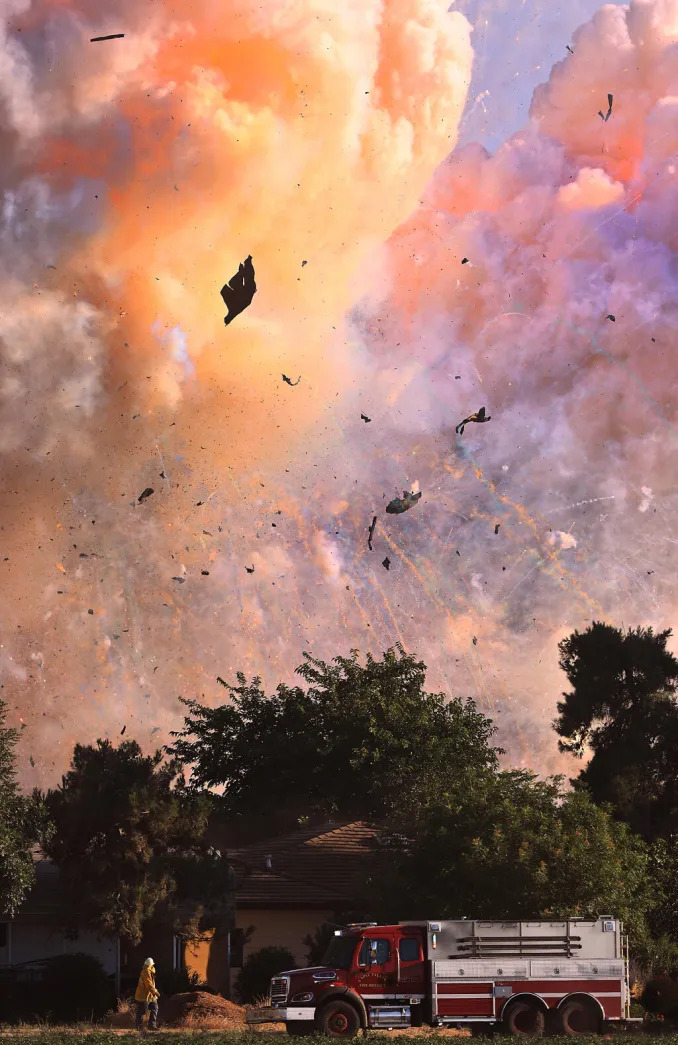 MASSIVEFIRE3_1094918380.jpg