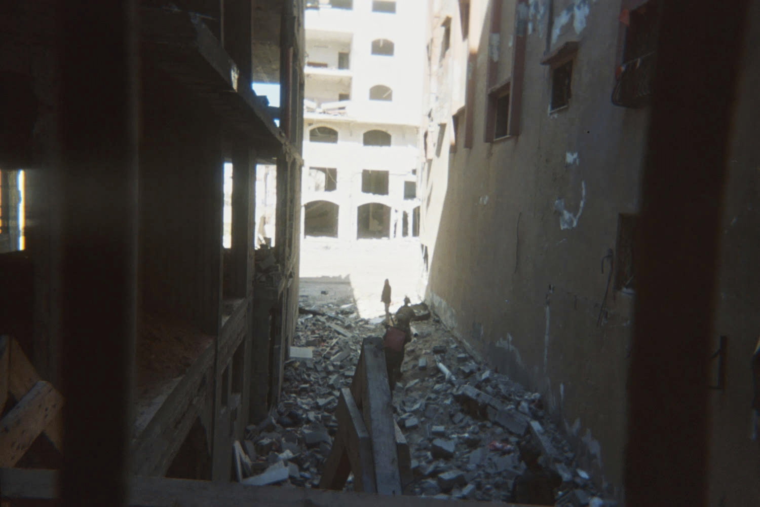 Mideast_Wars_Human_Shields_86210--bd70f_1093495377.jpg