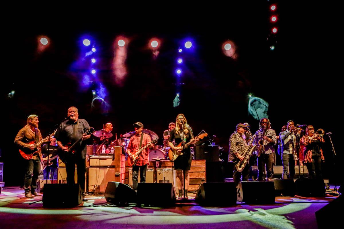 Tedeschi-Trucks-26_1081959449.jpg