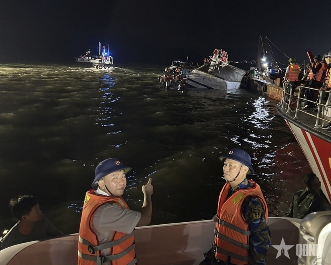 Vietnam-Boat-Capsizing_26030--327a9_1095488388.jpg