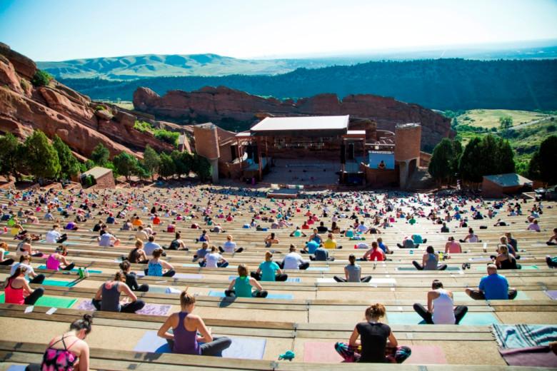 Yoga_red_rocks_1077917004.jpg