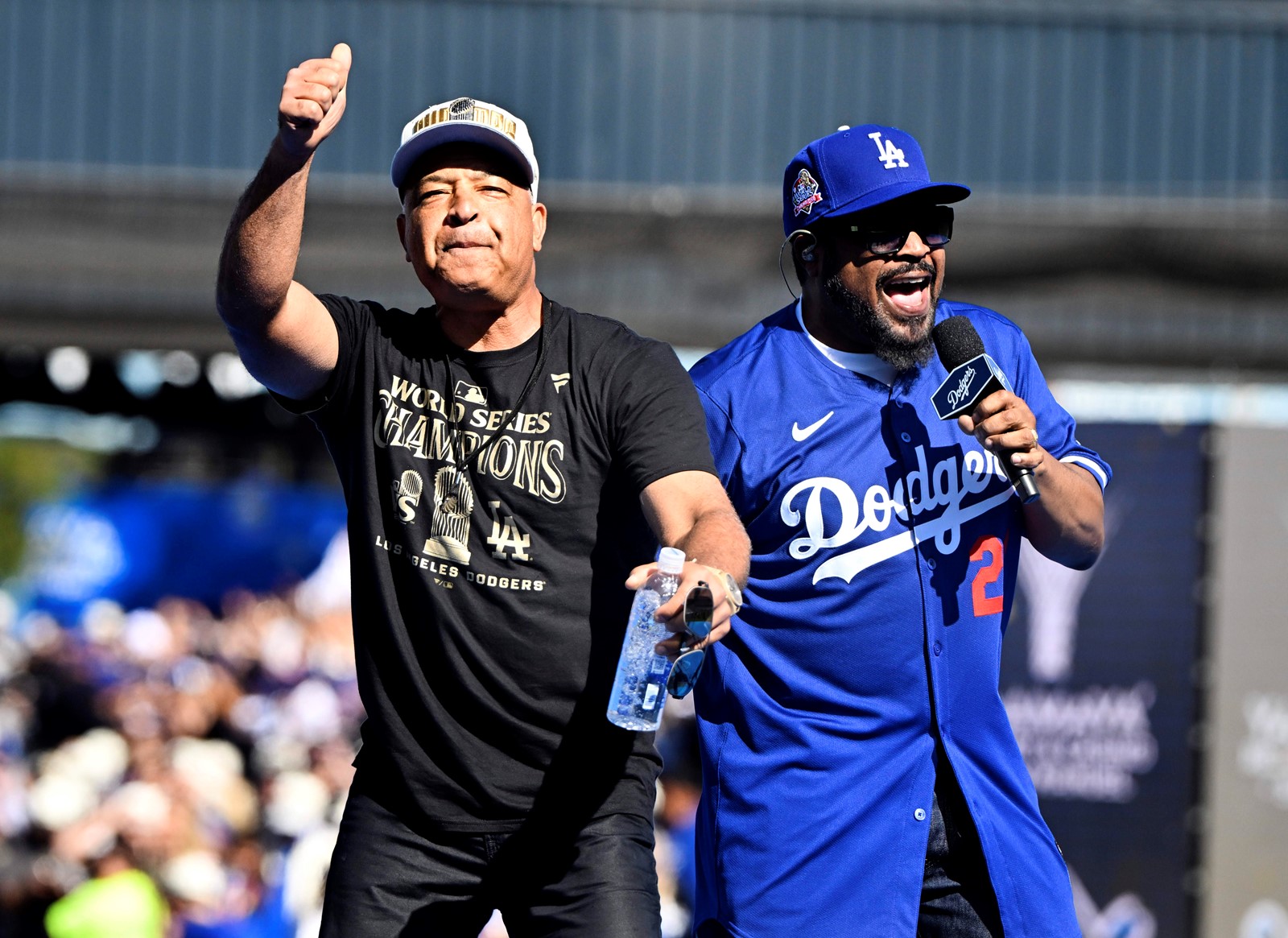 1101_NWS_LDN-L-DODGERS-PARADE-METRO-1102-KB40_1085970888.jpg