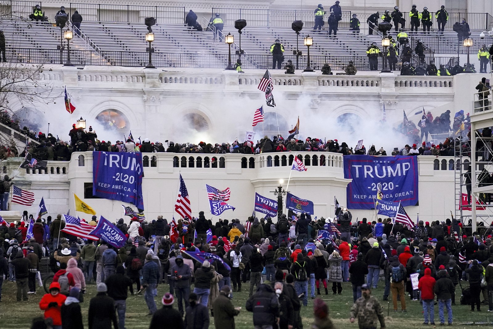 trump_impeachment_rioters_57008_jpg_88398#1_1087940598.jpg