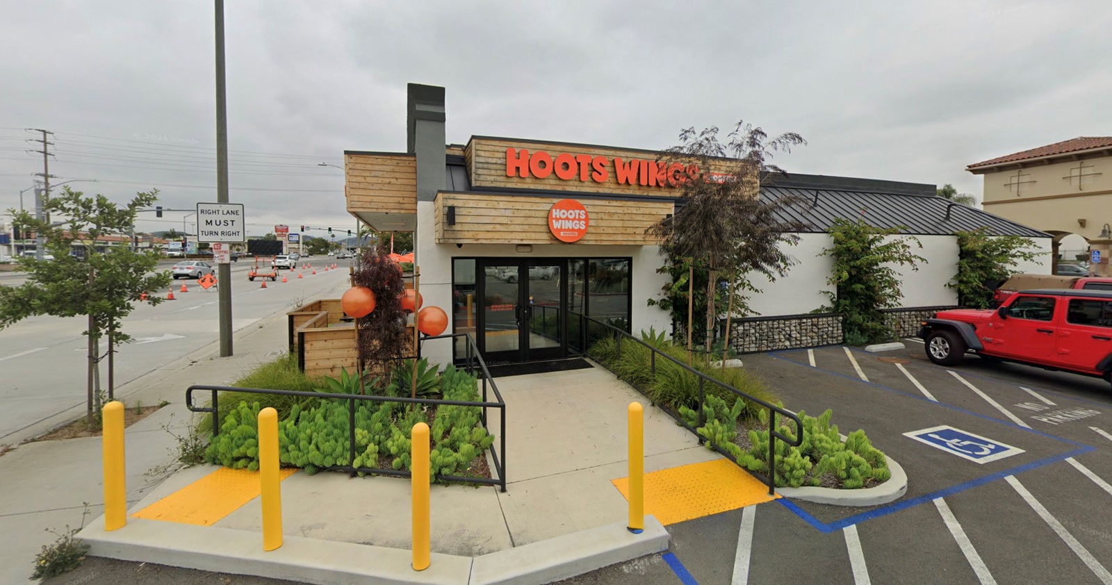 OCR-L-HOOTERS-0218-01_1089918815.jpg