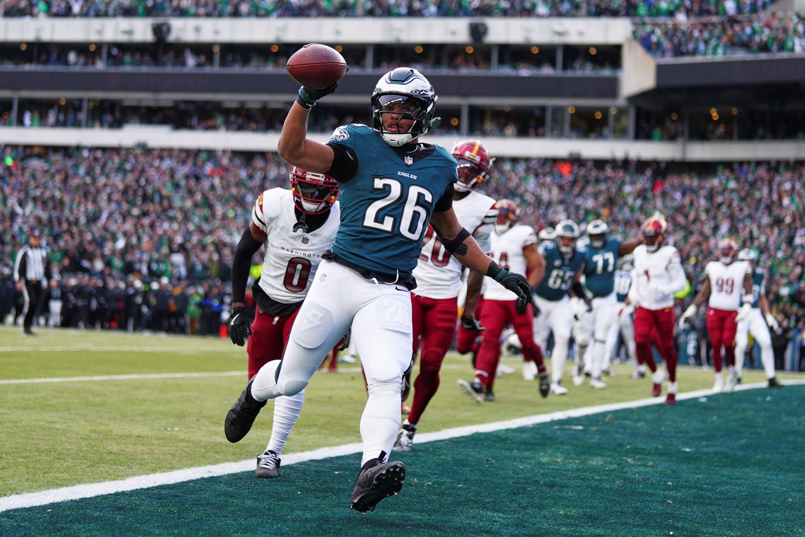 0208_NWS_APTOPIX-Commanders-Eagles-Football_218275588_1089576288.jpg