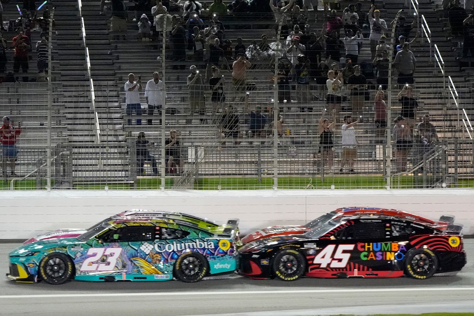 NASCAR_Atlanta_Auto_Racing_72677--ccc39_1109204269.jpg