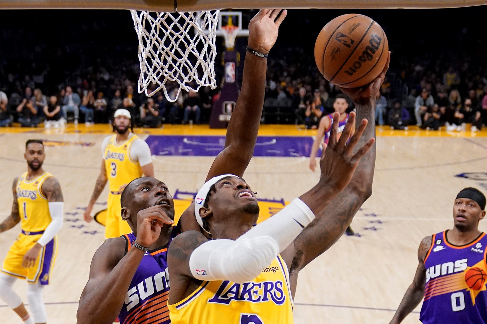 Suns_Lakers_Basketball_43893--a5266_1060748633.jpg