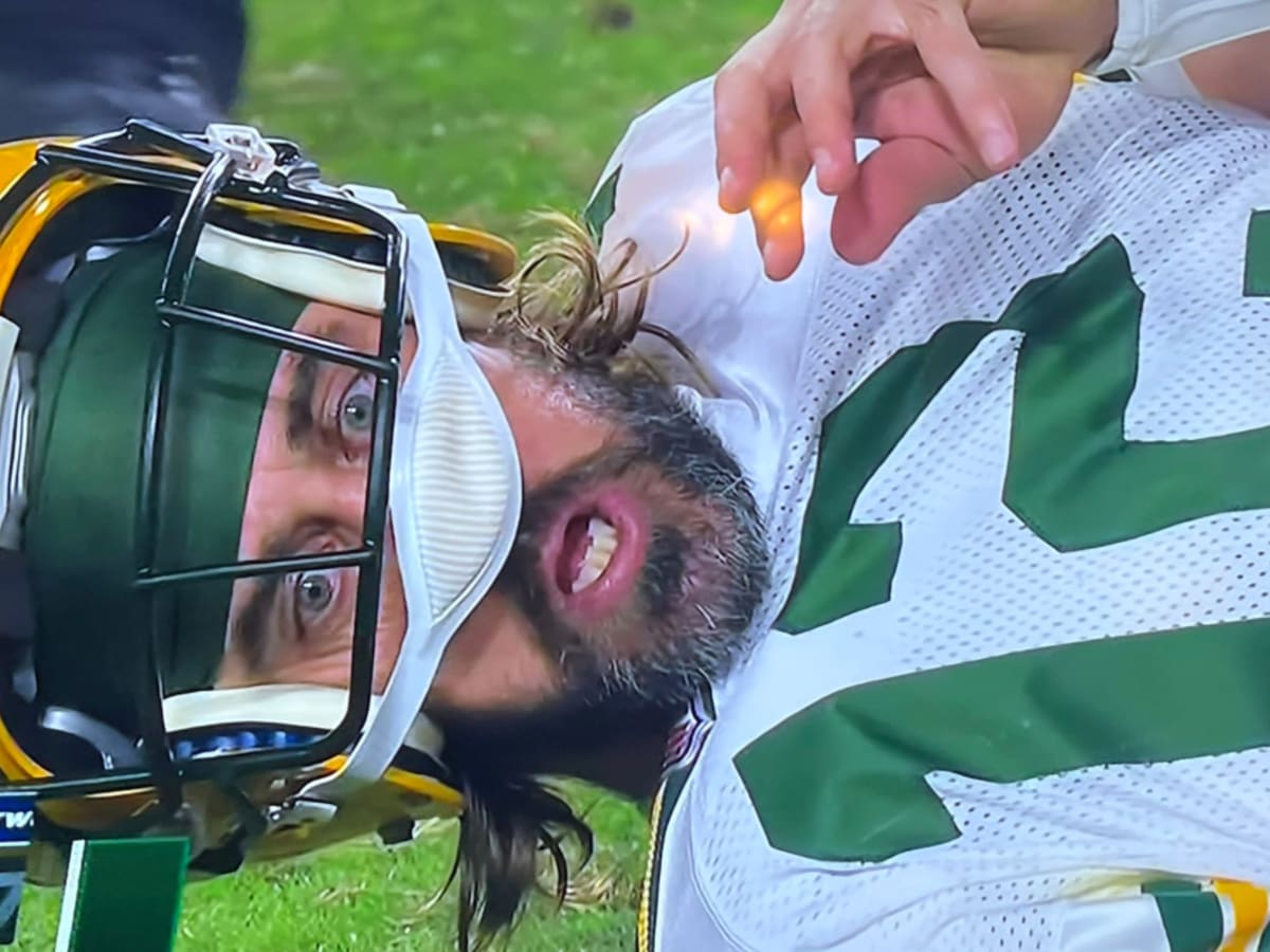aaron-rodgers-mask-2_1099135114.jpg
