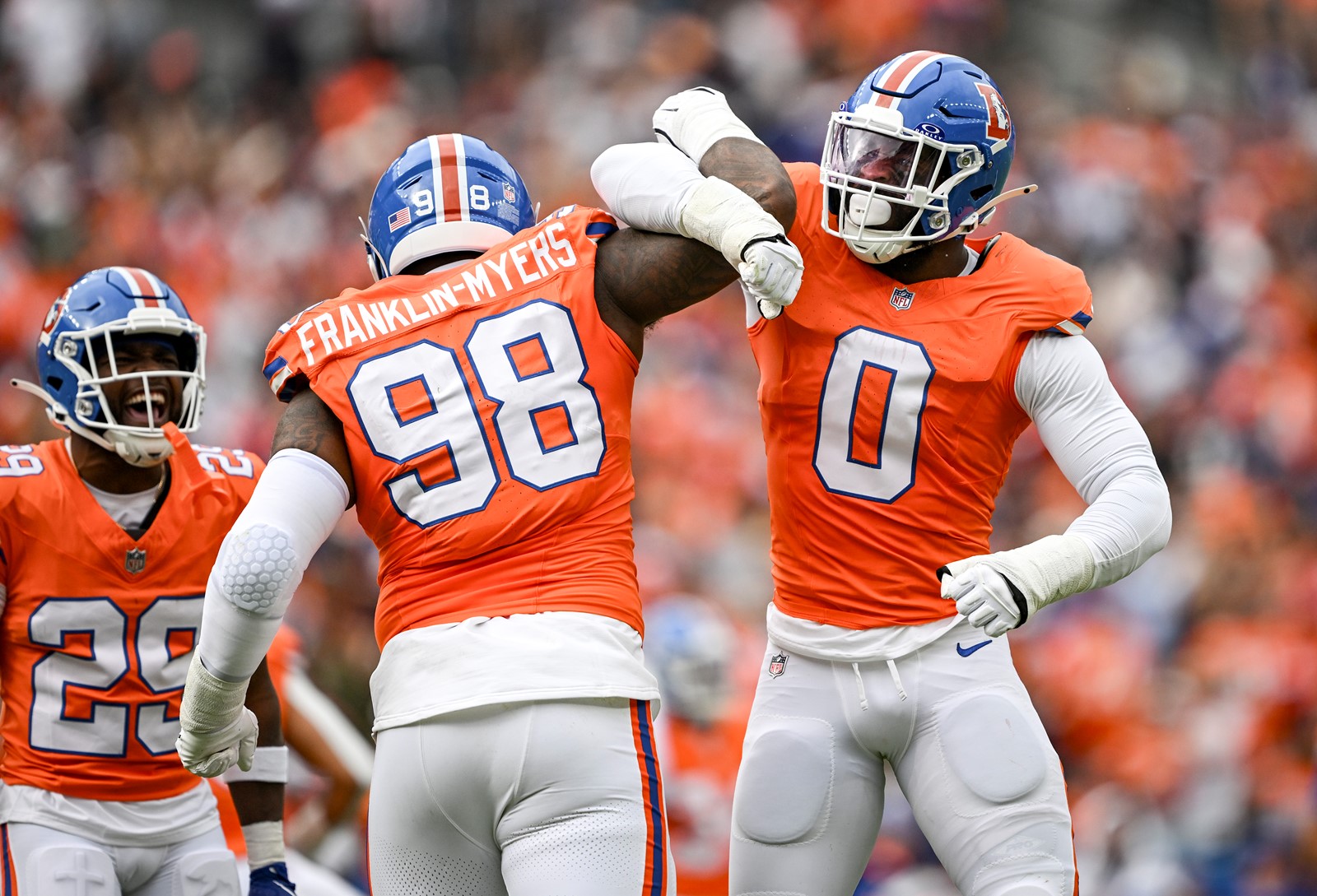 TDP-L-BRONCOS-COWBOYSAO2_0352x_1099389570.jpg