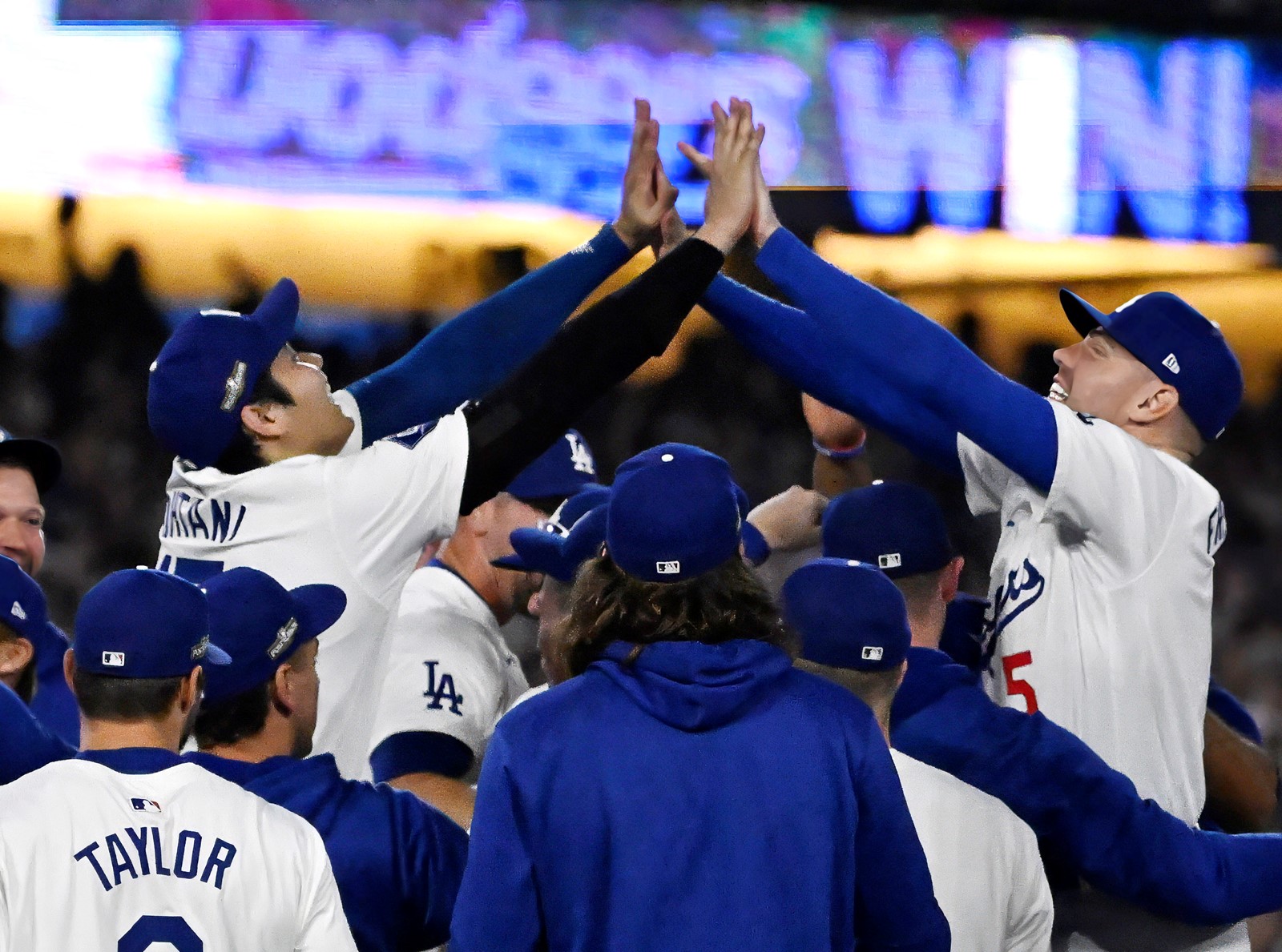 1011_NWS_LDN-L-DODGERS-1012-KB49_1085128525.jpg