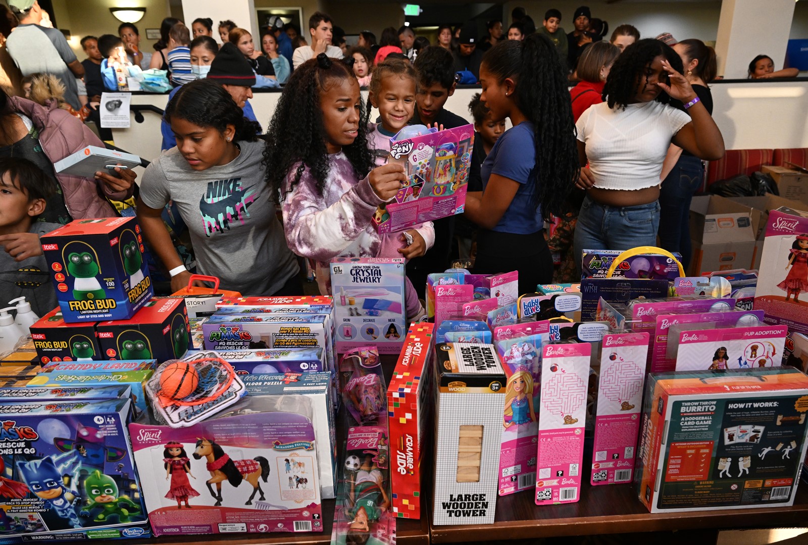 1220_NWS_TDP-L-IMMIGRANT-GIFTS-012_1072903241.jpg