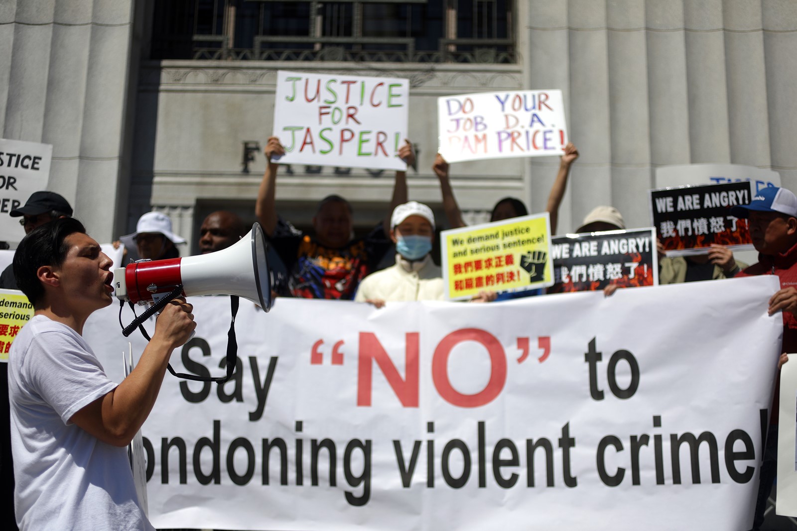 EBT-L-WUPROTEST-0411-3_1061346692.jpg
