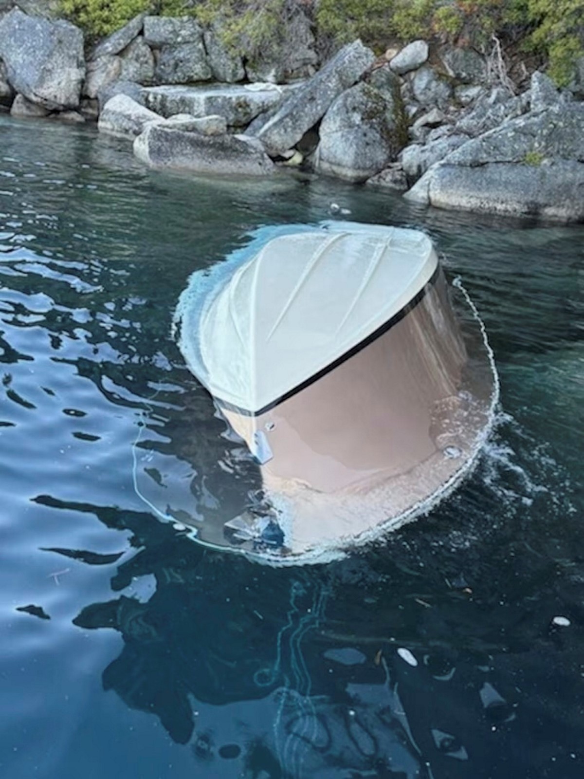 Lake_Tahoe_Boat_Capsize_92949--204b1_1094582002.jpg