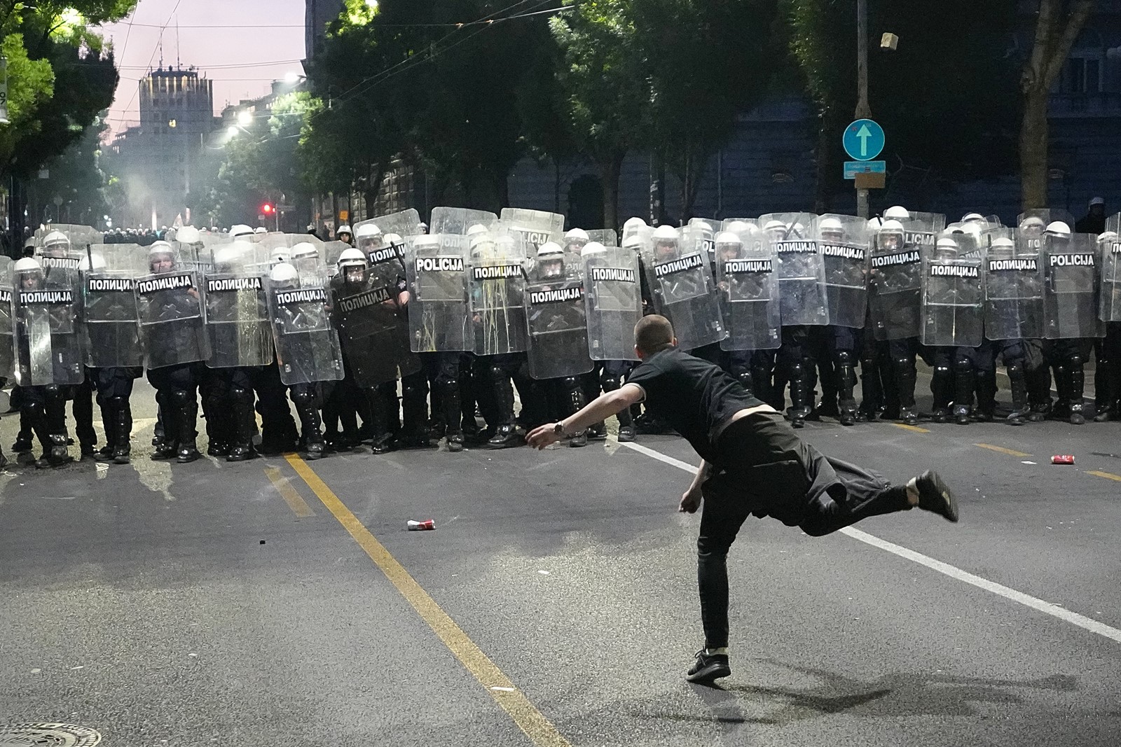 Serbia_Protest_77526--0ed6a_1106999398.jpg