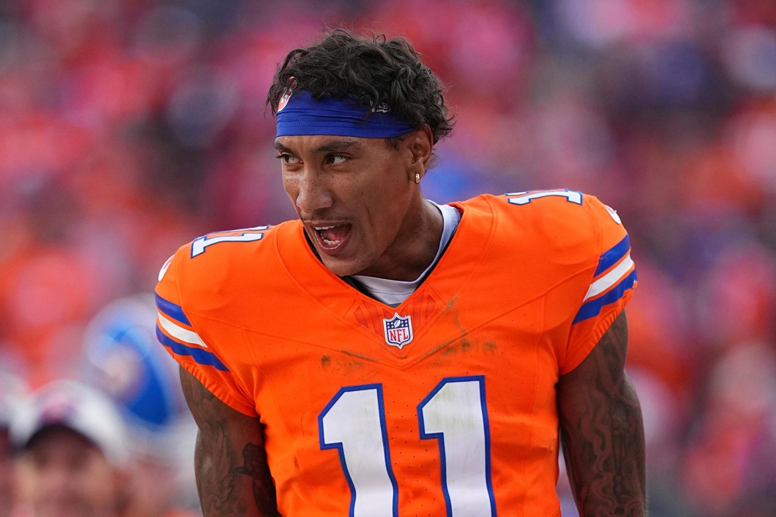 Broncos_Reynolds_Shooting_Football_67026_1092531295.jpg