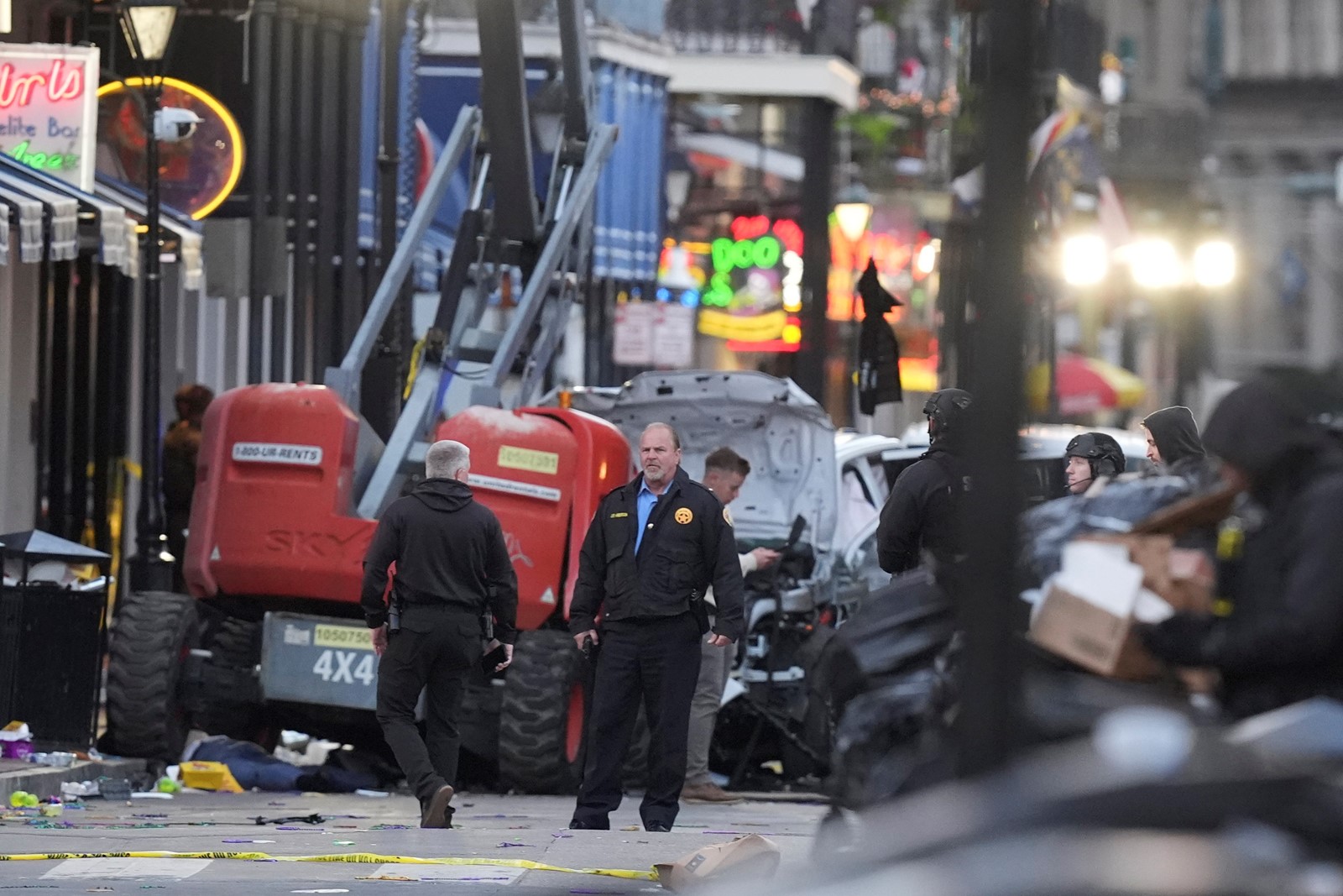 New_Orleans_Car_Into_Crowd_34472--b3674_1088162567.jpg