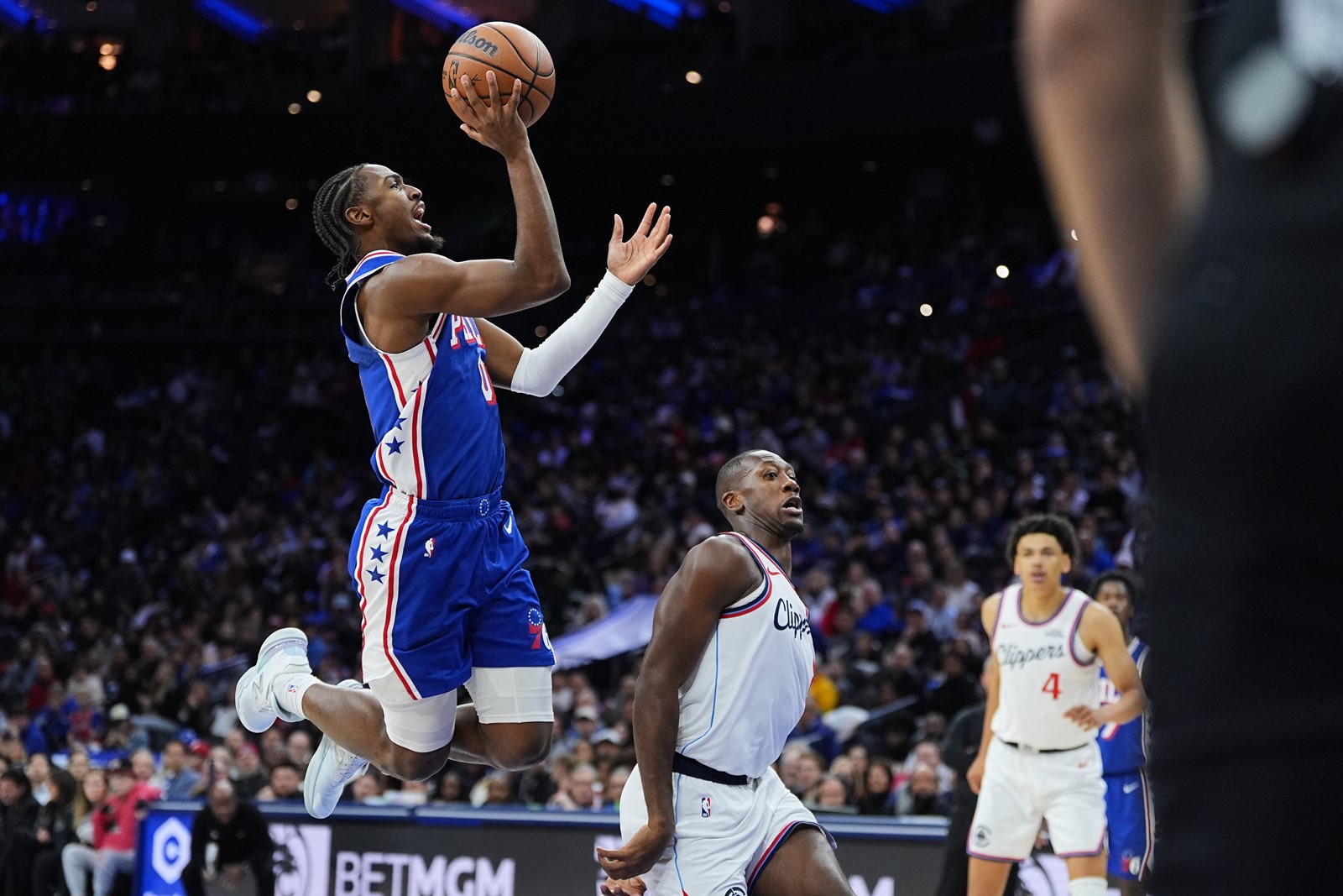 Clippers_76ers_Basketball_31279--7ffe1_1100065493.jpg