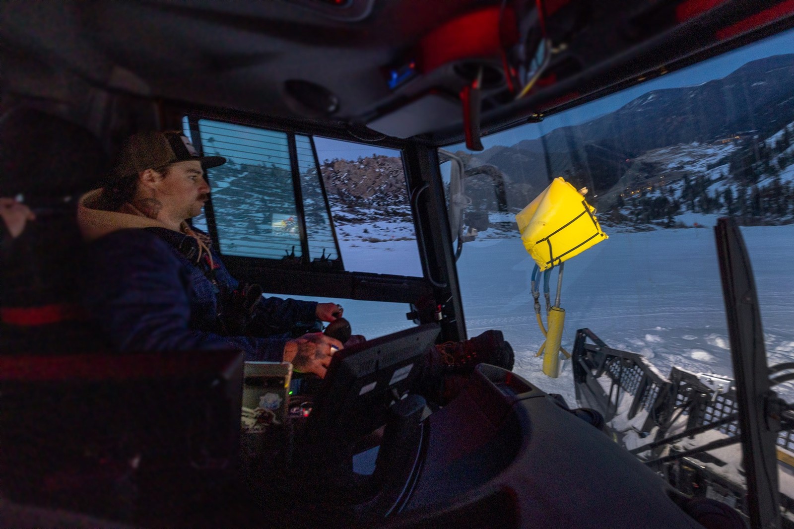 SJM-SNOWCAT-12XX-2_1087830205.jpg