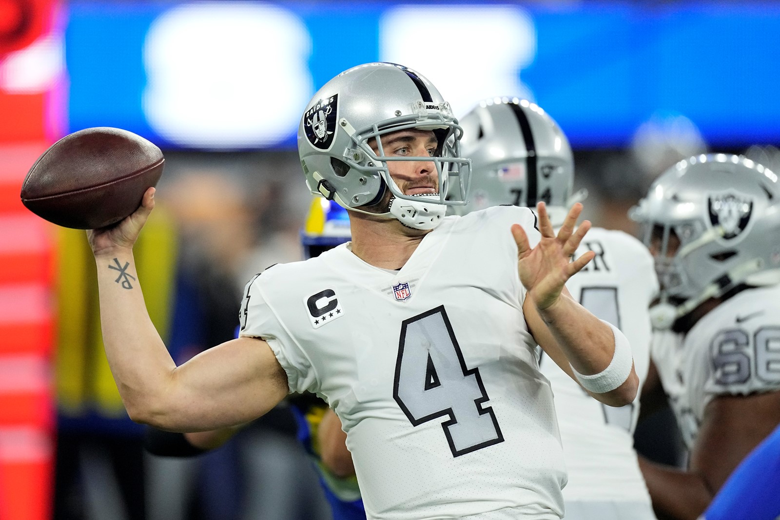 Raiders_Carr_Football_43225--fded8_1059813368.jpg