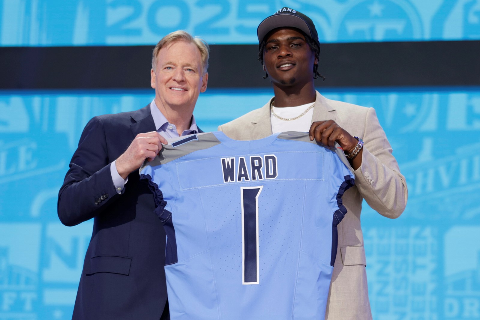 NFL_Draft_Football_27070--68f3a_1092347832.jpg