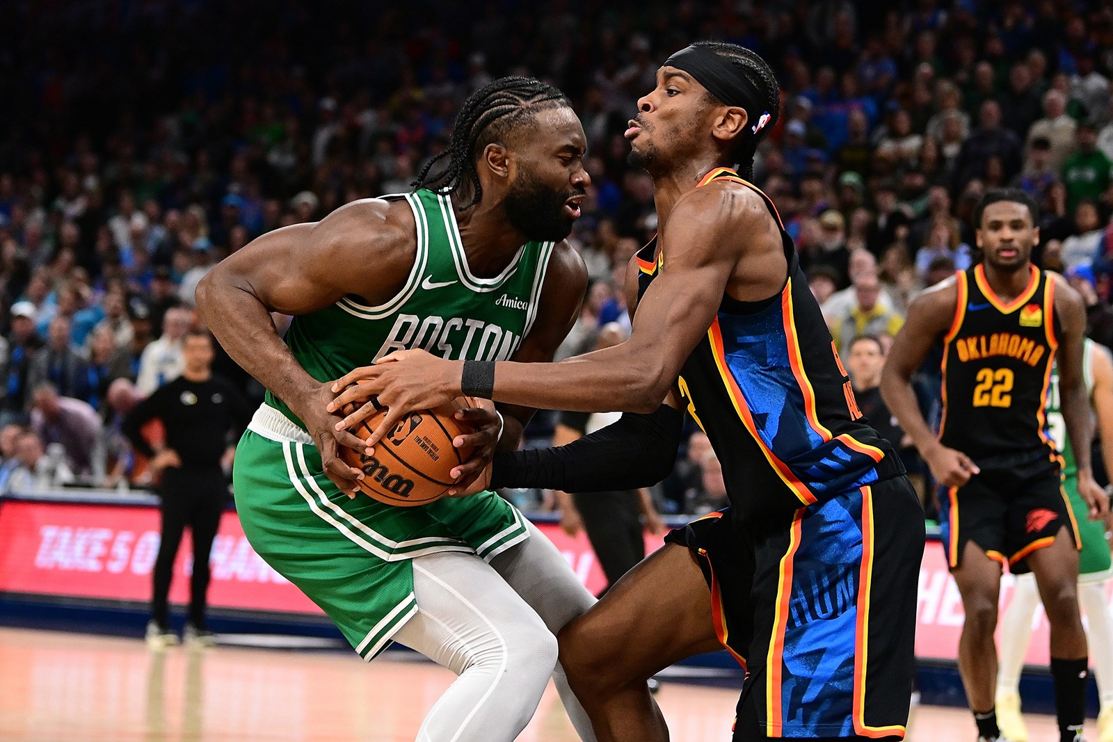 SPORTS-BKN-CELTICS-THUNDER-GET_1088301623.jpg