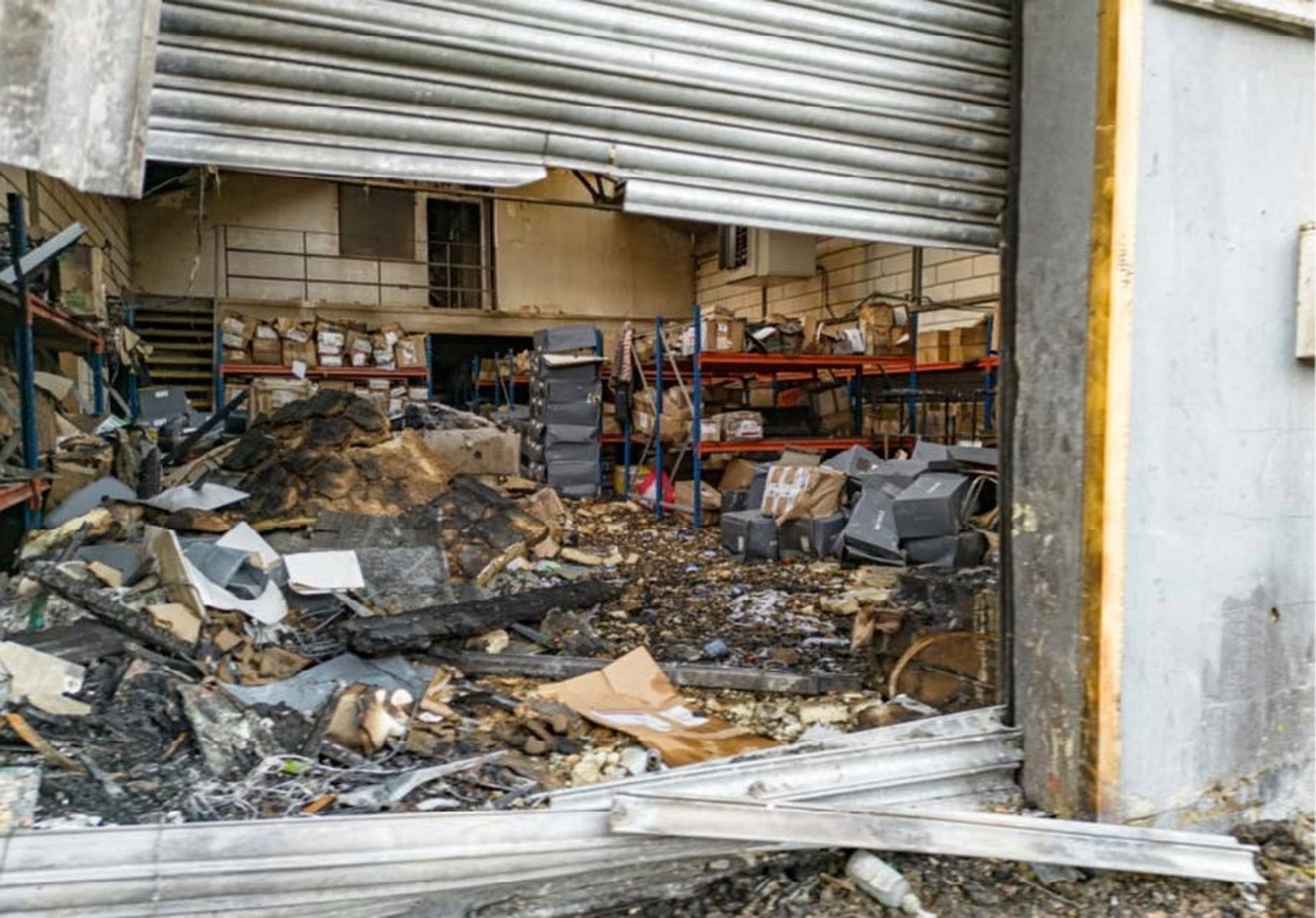 Britain_Arson_53198--db631_1095121045.jpg