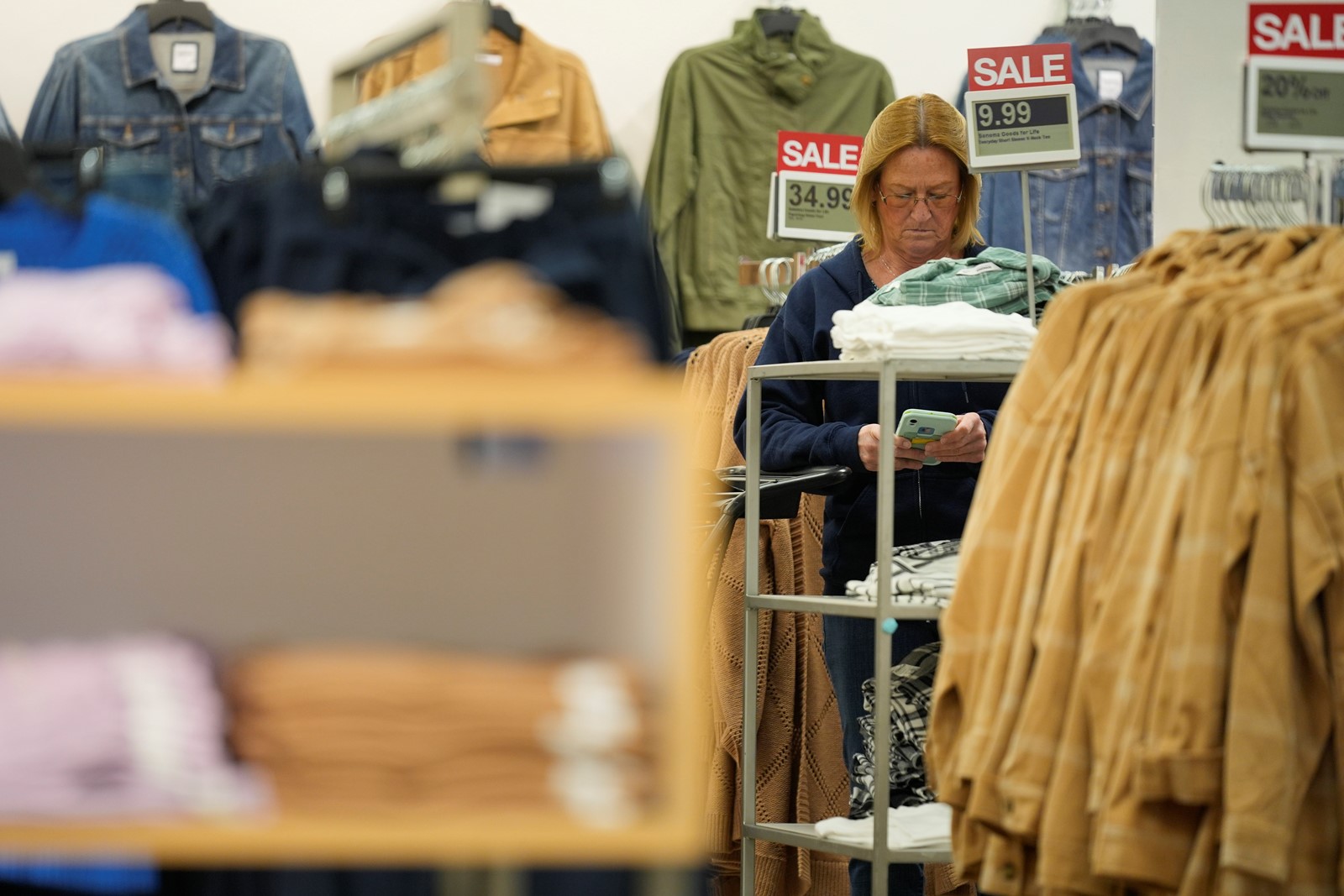 Consumer_Spending_78710--b5398_1075625979.jpg