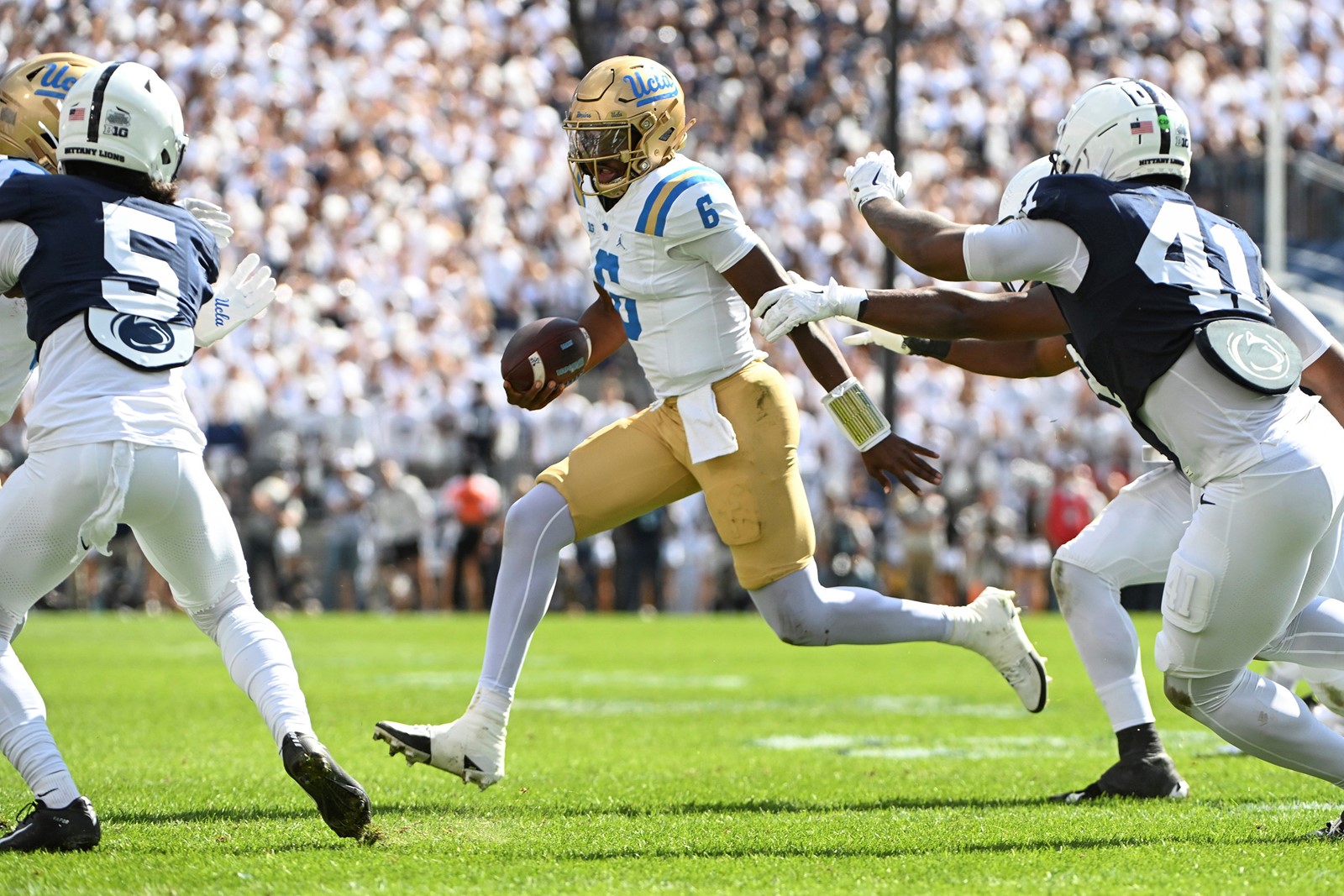 UCLA_Penn_St_Football_27189--96ec7#1_1085118773.jpg