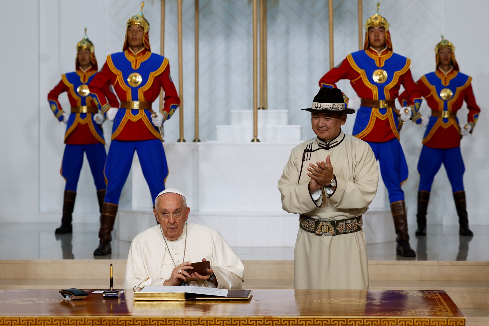 Mongolia_Pope_62744--d7a56_1066805107.jpg