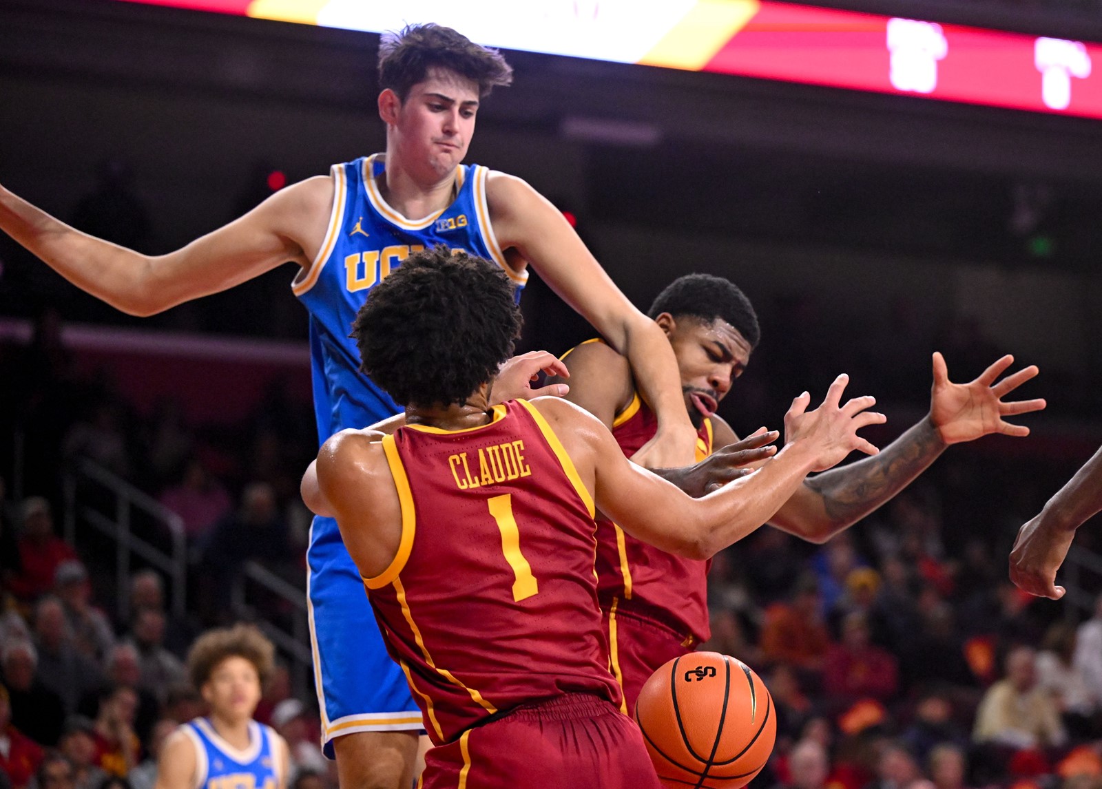 0127_NWS_DN-L-UCLA-USC-BKC-0128-DC-11_1089134580.jpg