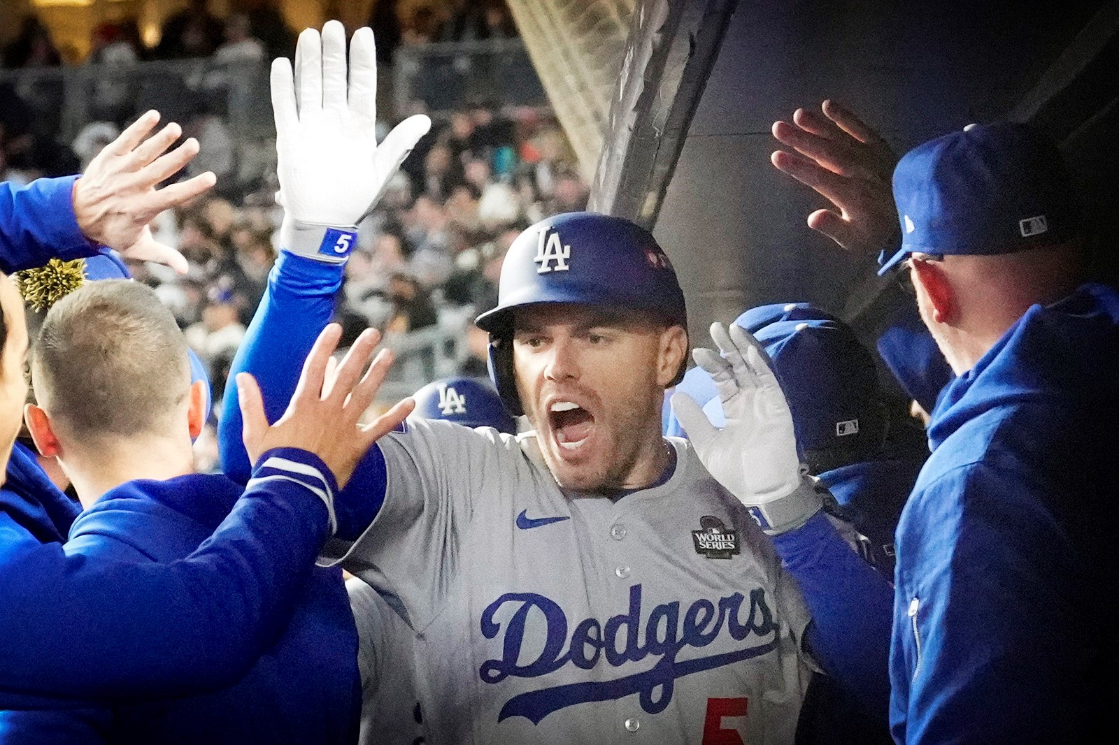 1029_NWS_RPE-L-DODGERS-IE-1030-02_1085834428.jpg