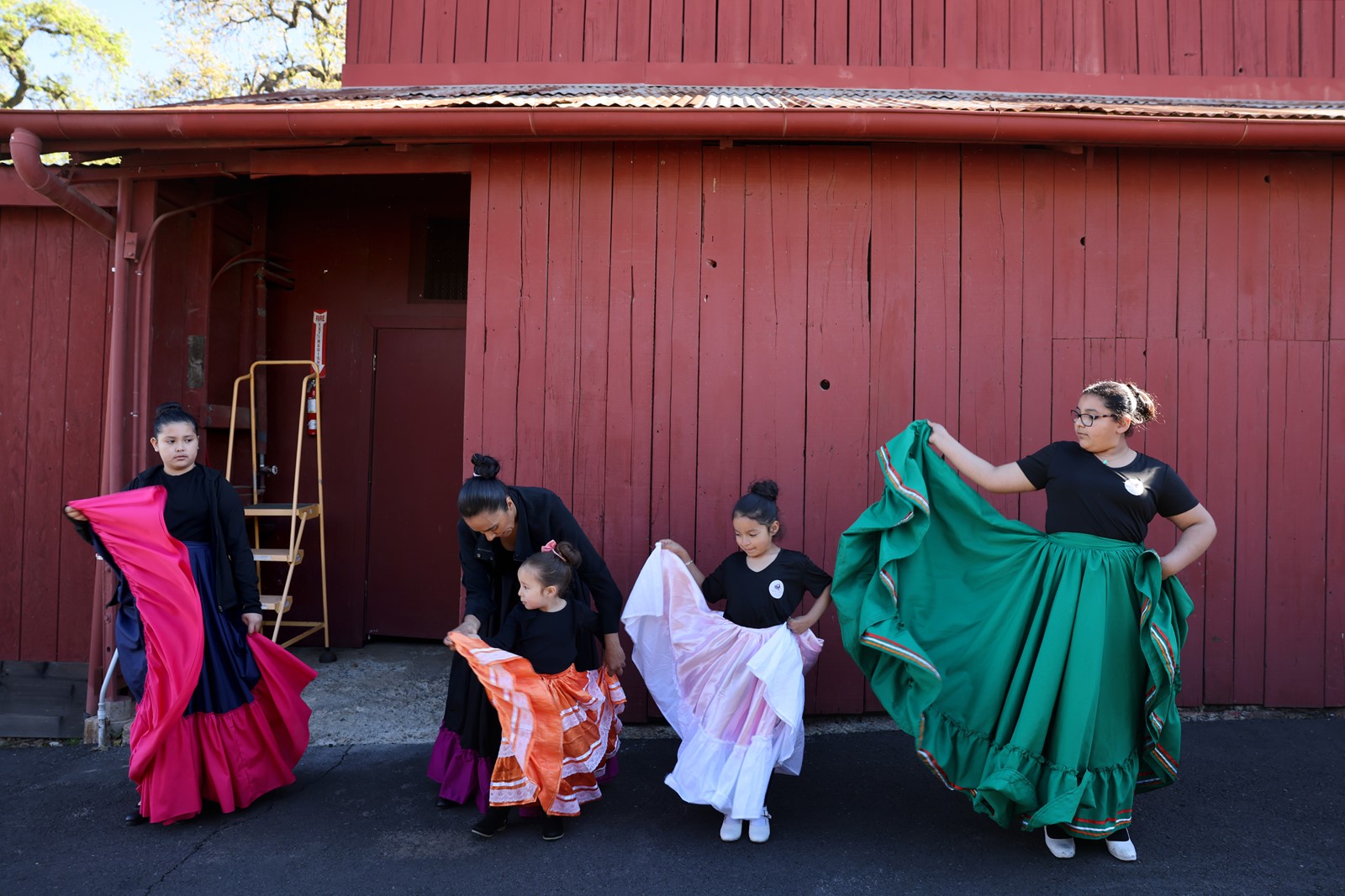 TPD-L-BS-030826-Folklorico3_1105365787.jpg