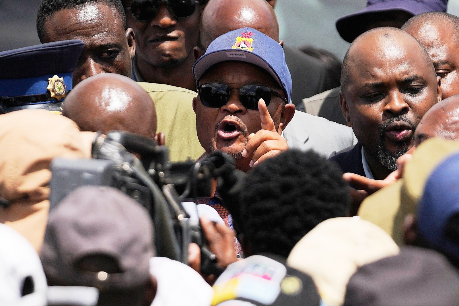 South_Africa_Police_Corruption_65496--1652a_1095306786.jpg