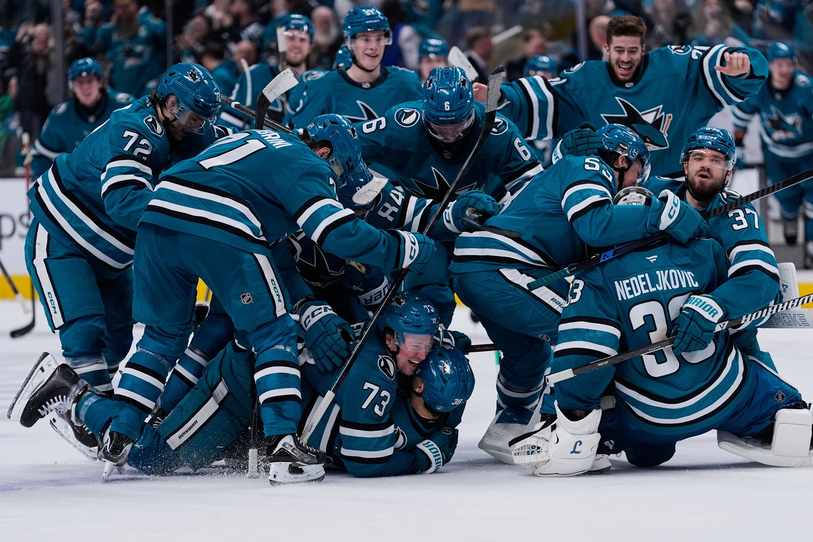 APTOPIX_Stars_Sharks_Hockey_70492--5fd59_1101933545.jpg