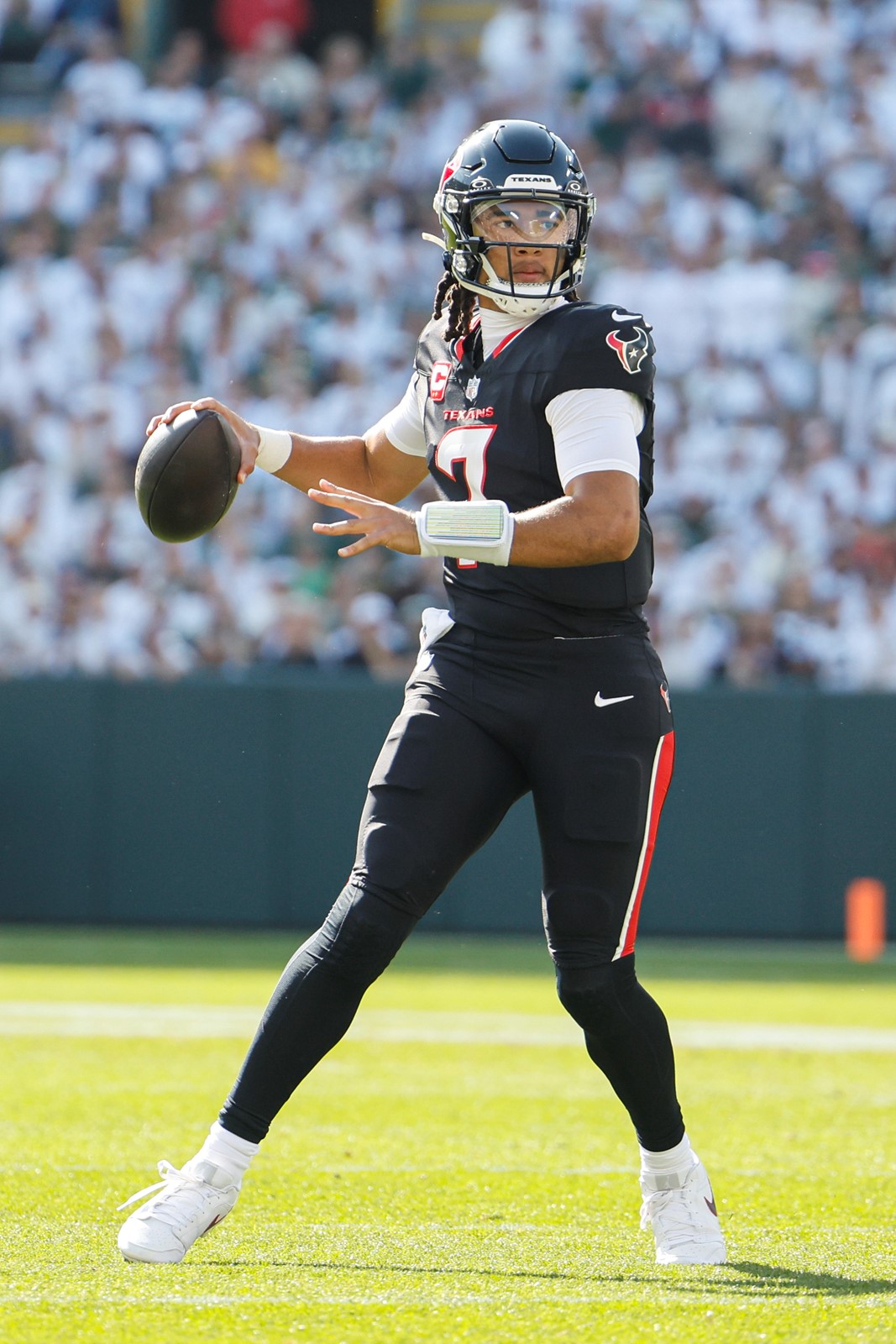 1025_NWS_Texans-Packers-Football_209119992_1085689615.jpg