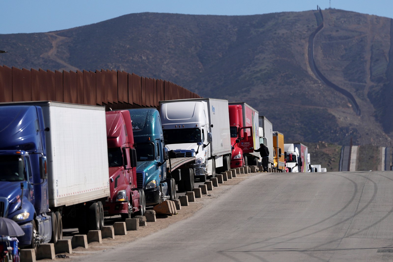 Trump_Tariffs_42196--593d7_1090465675.jpg