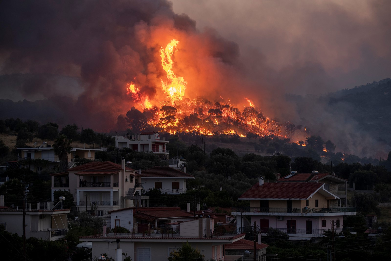 Greece_Wildfires_Satellites_94_86--995e1_1108215778.jpg