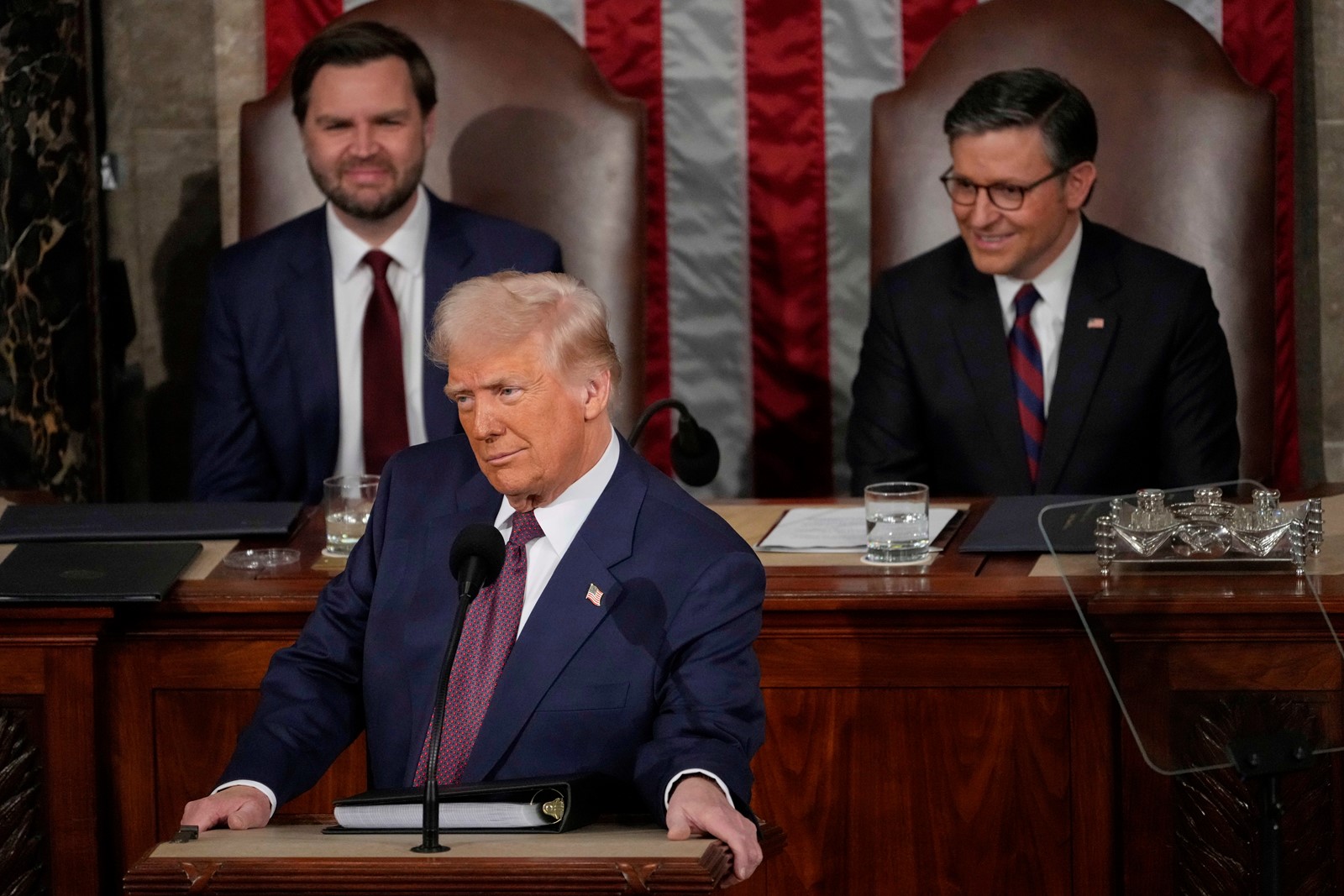 SUT-Z-TRUMPSPEECH-AP25064104600025_1095430927.jpg