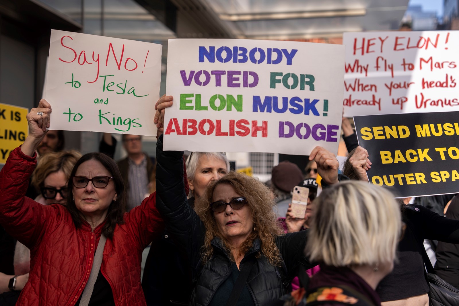 Musk_Protest_26800--4bcad_1090356606.jpg