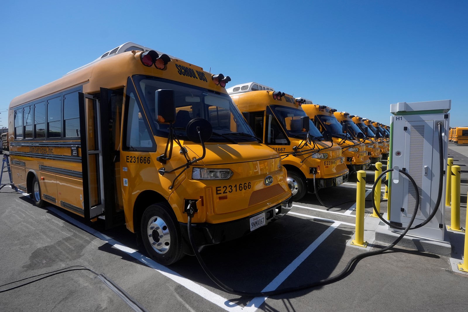 California-Electric_Buses_36195--43488_1092310693.jpg