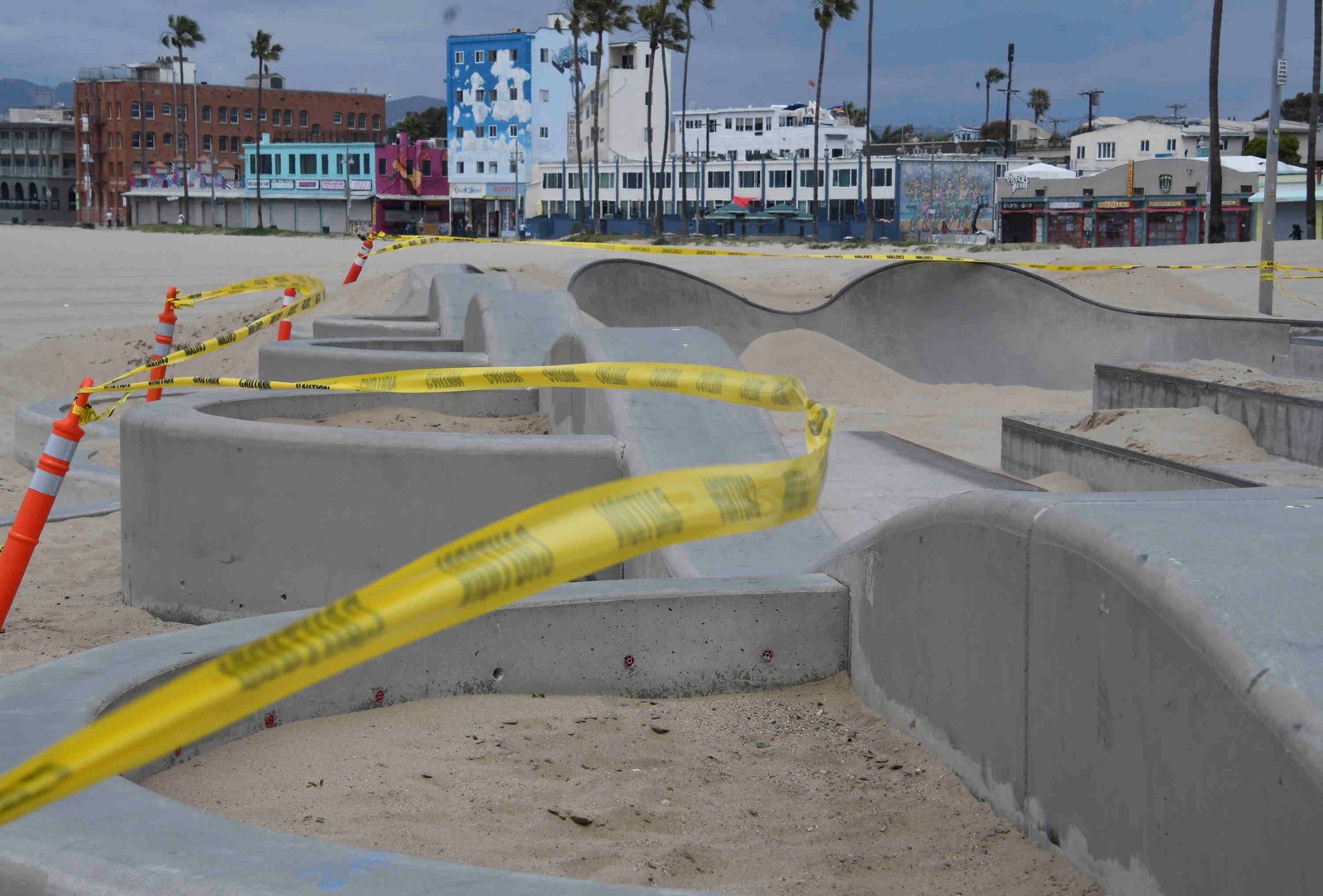 LDN-L-VENICEBEACH-SKPK-CLOS-CV19-0420-5_1095424514.jpg