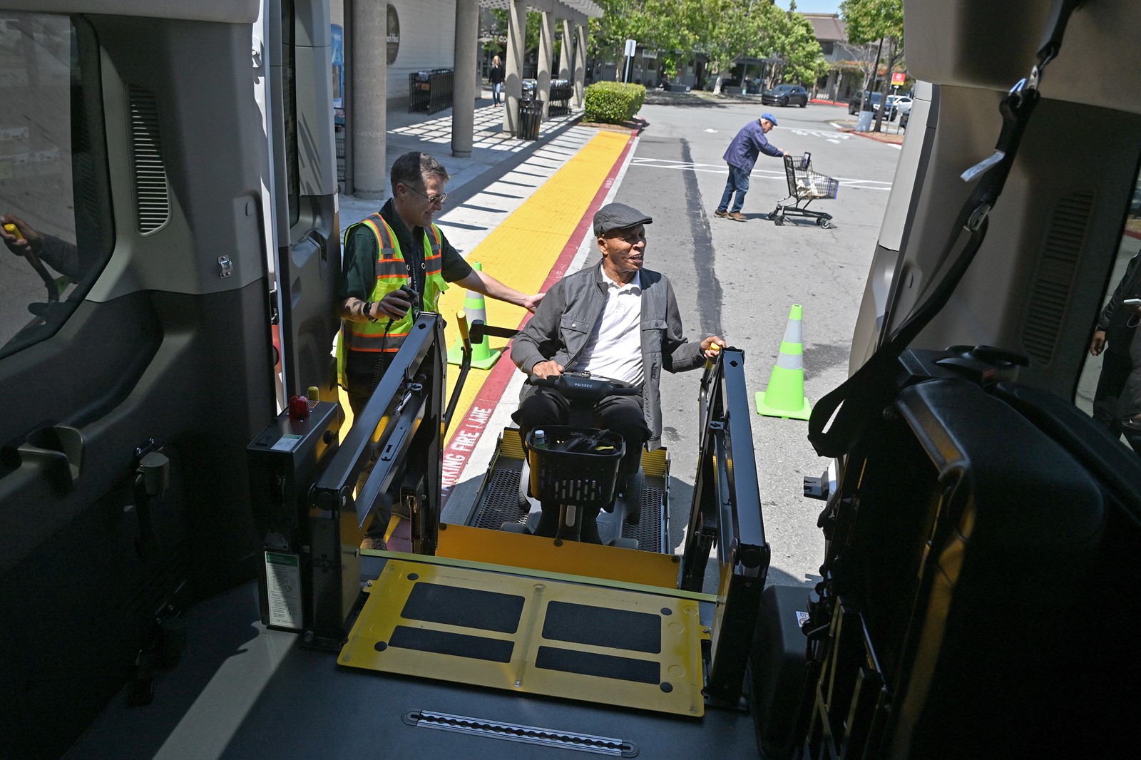 MIJ-L-PARATRANSIT-0610-01_1094069734.jpg