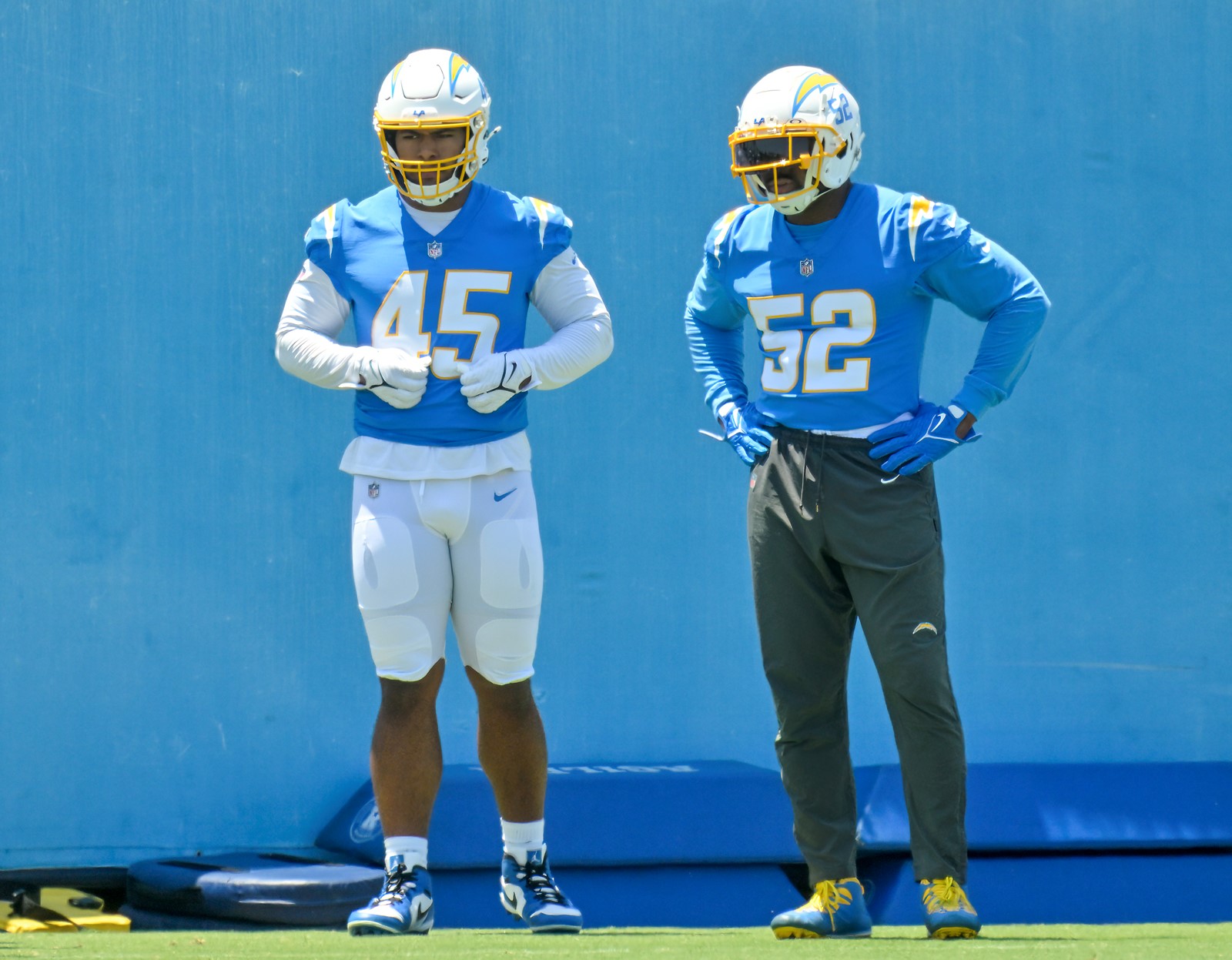 ldn_l_chargers_0530_jg_02_4d0d3d_1095367448.jpg