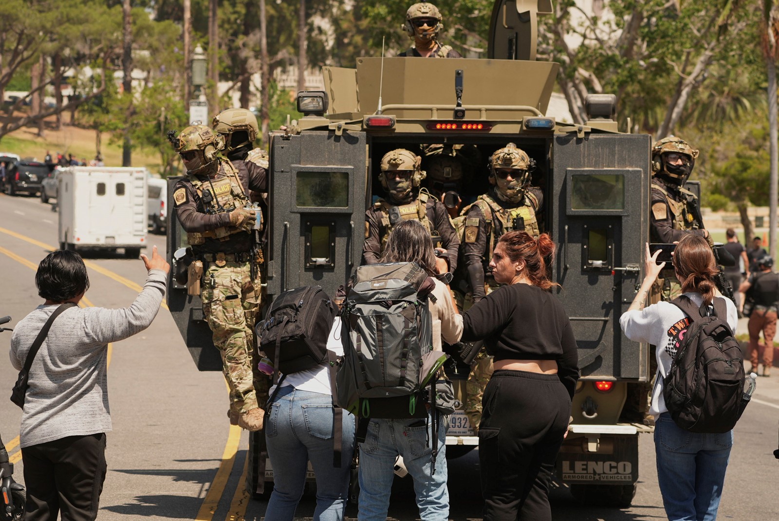 APTOPIX_Immigration_Raids_Los_Angeles_10588--b3b36_1095082058.jpg